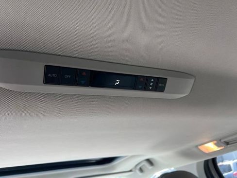 Used 2022 Toyota Sienna XLE w/ XLE Plus Package FWD image 33