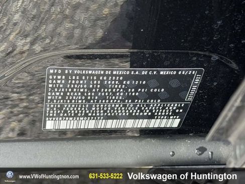 Certified 2025 Volkswagen Tiguan SE image 17