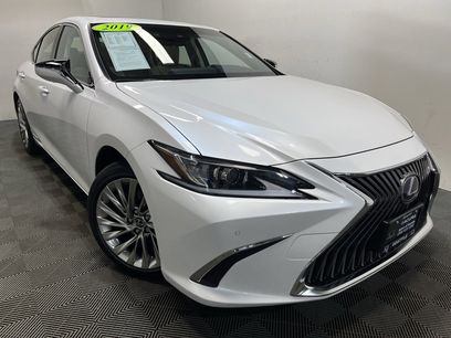 Used 2019 Lexus ES 300h w/ Luxury Package