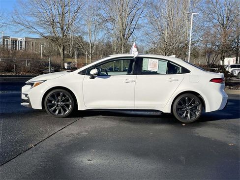 Certified 2024 Toyota Corolla SE image 2