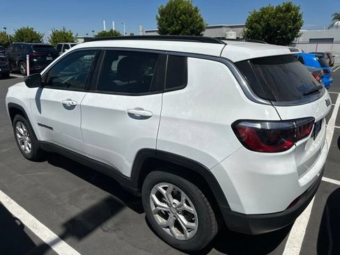Used 2024 Jeep Compass Latitude AWD/4WD image 2