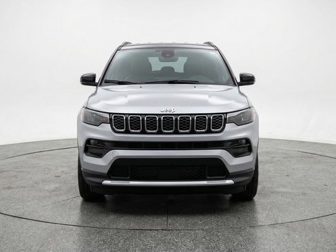 Used 2025 Jeep Compass Limited AWD/4WD image 2