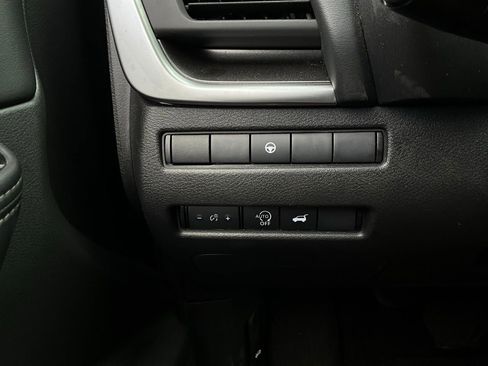 Used 2025 Nissan Rogue SV image 22