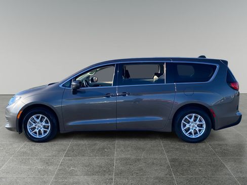 Used 2023 Chrysler Voyager LX FWD image 2