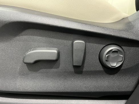 New 2025 Subaru Ascent Limited image 12