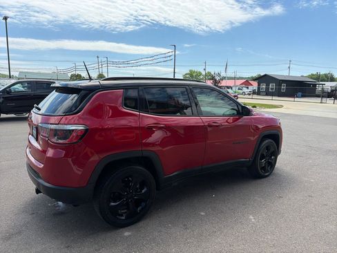 Used 2018 Jeep Compass Latitude AWD/4WD image 4