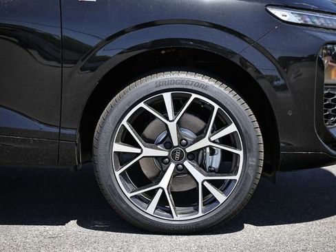 New 2026 Audi Q3 quattro 2.0T AWD/4WD image 5