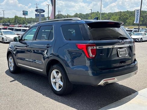 Used 2017 Ford Explorer XLT w/ Equipment Group 202A AWD/4WD image 2