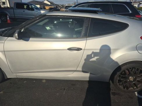 Used 2012 Hyundai Veloster w/ Style Pkg image 5