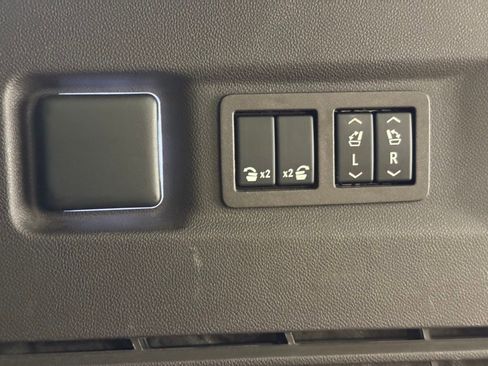 Used 2023 GMC Yukon XL Denali w/ Advanced Technology Package AWD/4WD image 28
