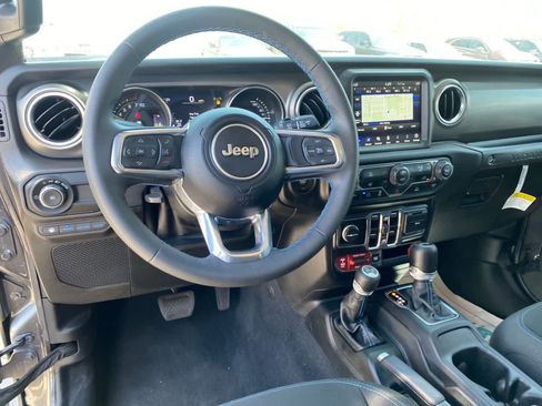 Used 2023 Jeep Wrangler Unlimited Rubicon 4xe AWD/4WD image 10
