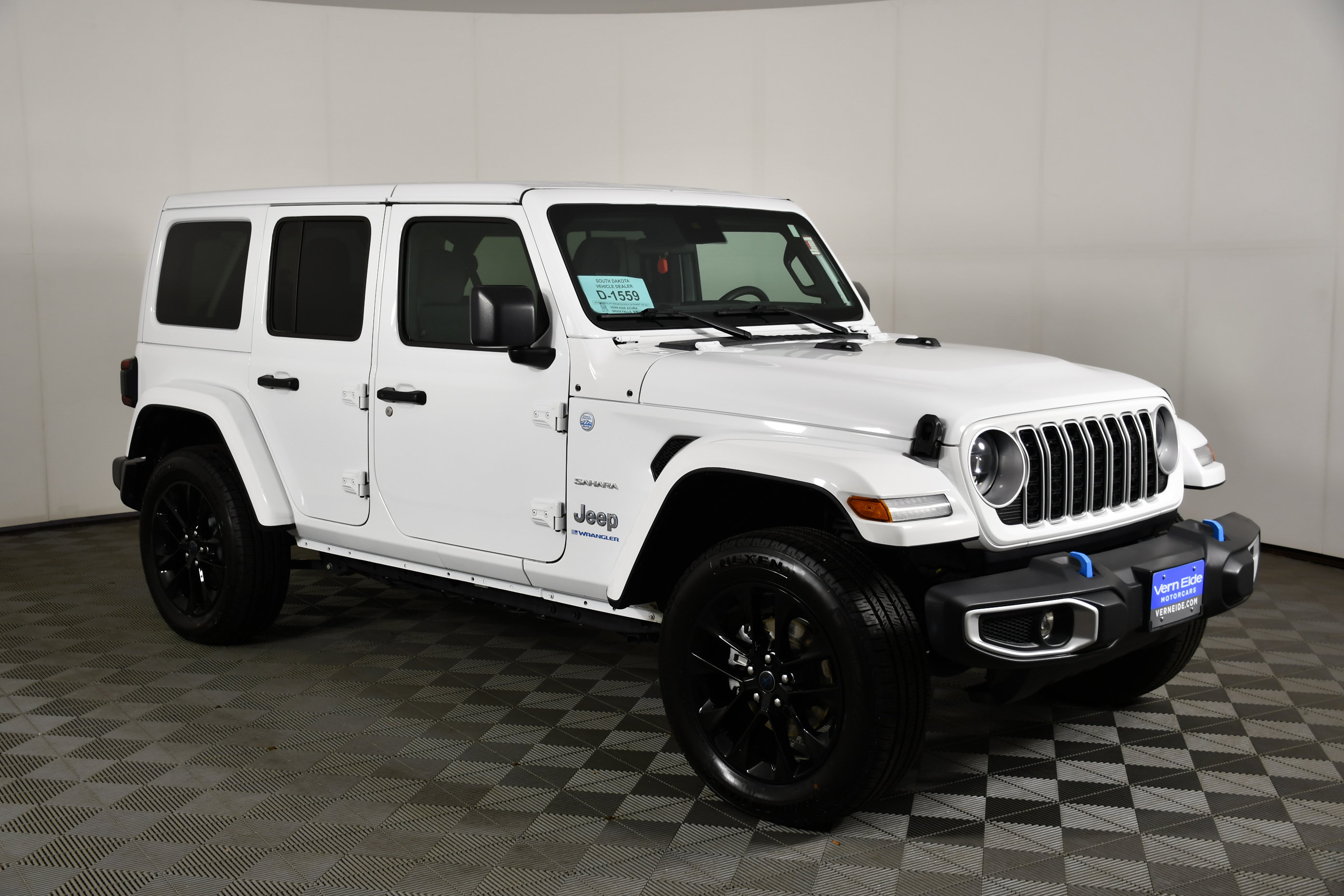 Used 2024 Jeep Wrangler Unlimited Sahara AWD/4WD image 4