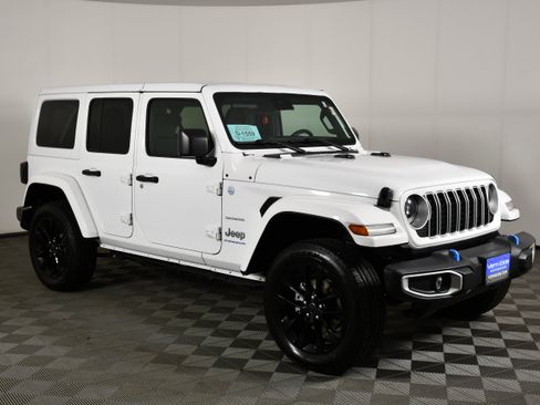 Used 2024 Jeep Wrangler Unlimited Sahara AWD/4WD image 4