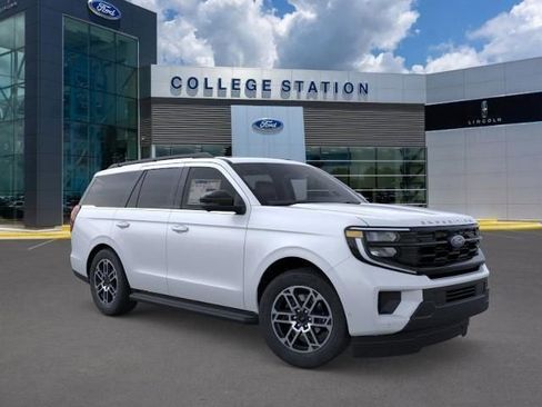 New 2025 Ford Expedition Active image 7