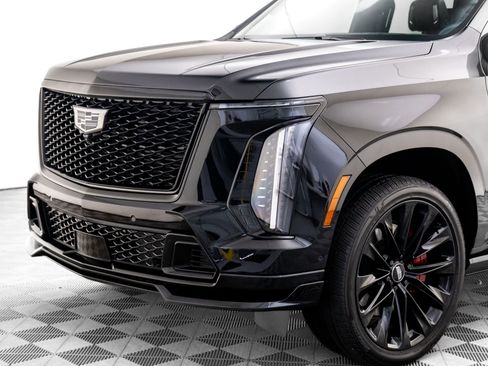 Certified 2025 Cadillac Escalade V w/ LPO, ONYX Package AWD/4WD image 43