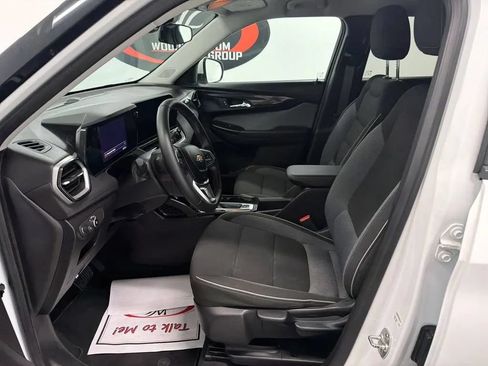 Used 2024 Chevrolet TrailBlazer LT w/ LT Cold Weather Package FWD image 7