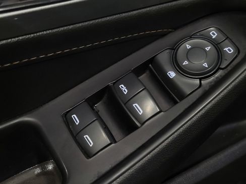 Used 2018 Chevrolet Traverse LT image 27