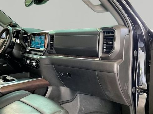 Used 2025 GMC Sierra 3500 SLT AWD/4WD image 18