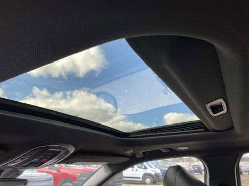 New 2026 Jeep Grand Cherokee Altitude image 8