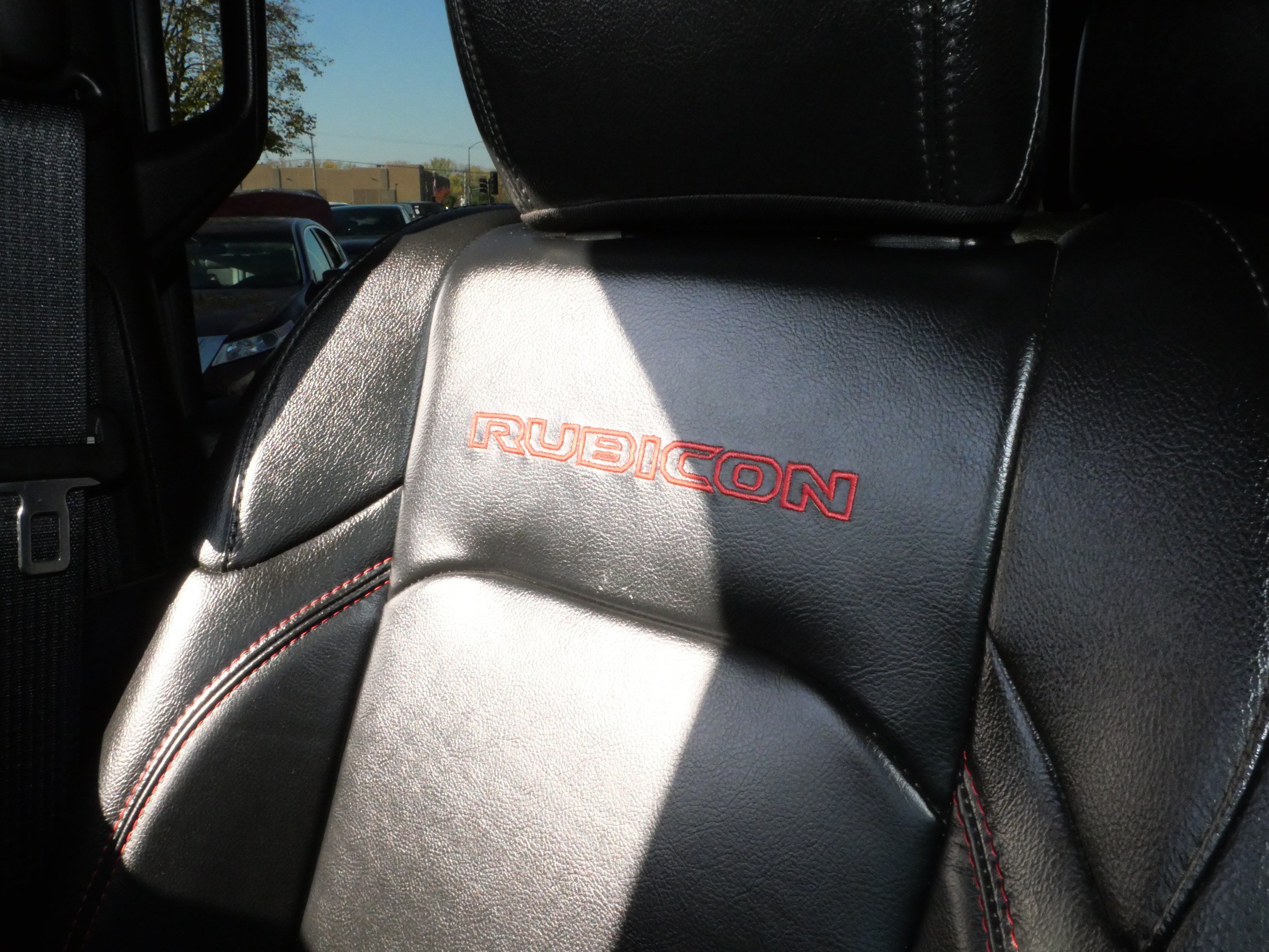 Used 2022 Jeep Wrangler Unlimited Rubicon w/ LED Lighting Group AWD/4WD image 32
