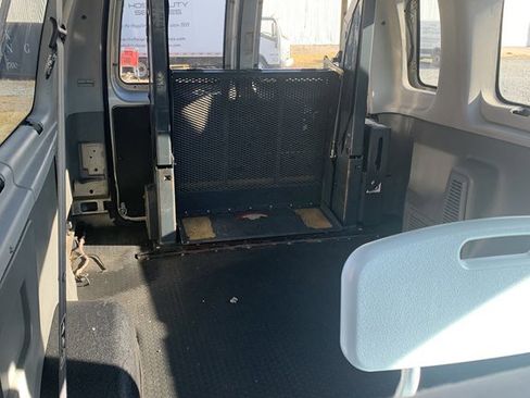 Used 2003 Ford E-350 and Econoline 350 Club Wagon image 7