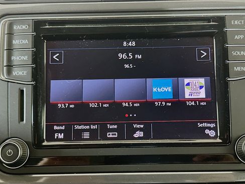 Used 2018 Volkswagen Tiguan Limited FWD image 19