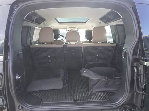 New 2026 Land Rover Defender 110 X-Dynamic SE image 31