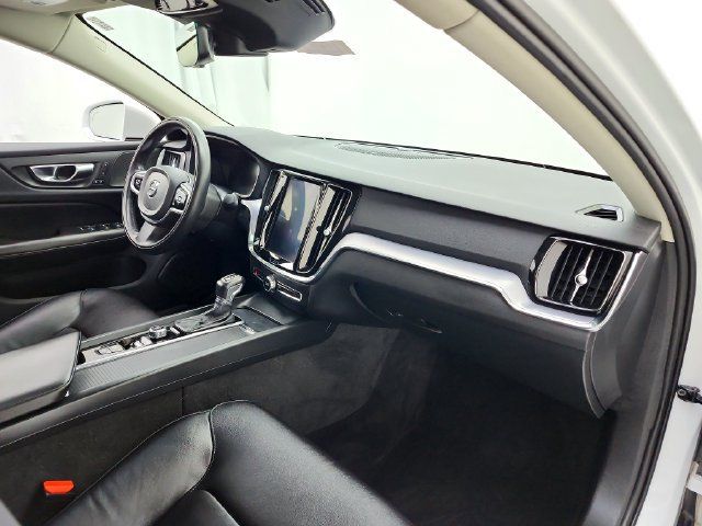 Used 2020 Volvo S60 T5 Momentum FWD image 25