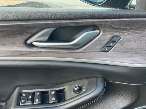 Certified 2022 Jeep Grand Cherokee L Limited image 31