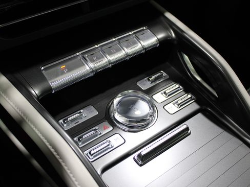 Used 2025 Lincoln Nautilus Reserve AWD/4WD image 15