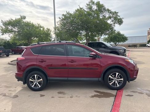 Used 2018 Toyota RAV4 XLE image 4