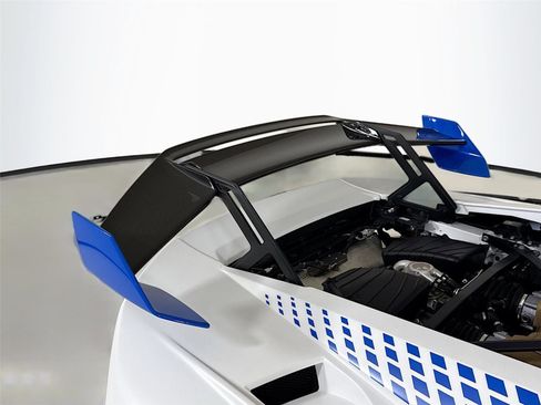 Used 2022 Lamborghini Huracan STO image 34