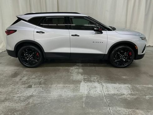 Used 2021 Chevrolet Blazer LT FWD image 2