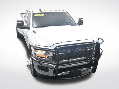 Used 2024 RAM 3500 Tradesman w/ Chrome Appearance Group AWD/4WD image 31