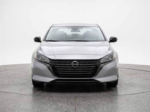 Used 2025 Nissan Altima 2.5 SV FWD image 2