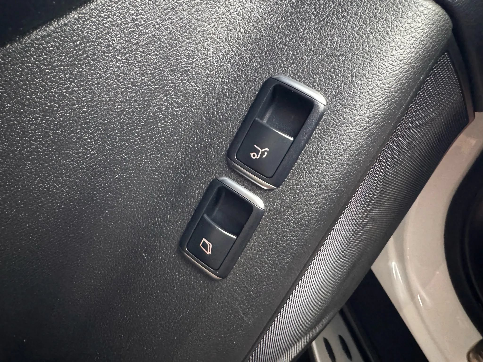 Used 2018 Mercedes-Benz GLS 550 4MATIC w/ Driver Assistance Package image 30