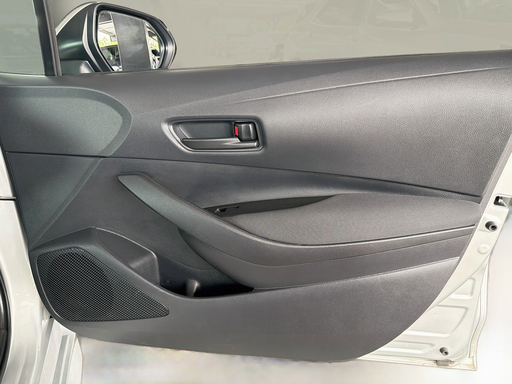 Used 2025 Toyota Corolla LE FWD image 31