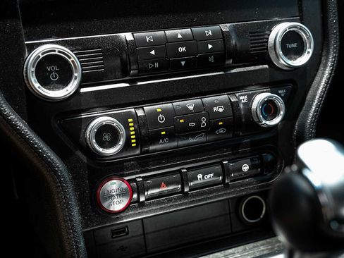 Used 2020 Ford Mustang Coupe RWD image 26