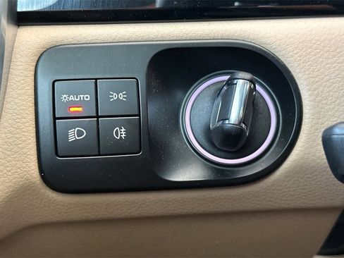 Used 2023 Porsche Cayenne Platinum Edition image 32