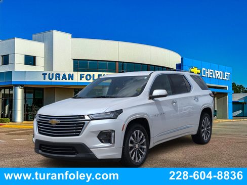 Used 2023 Chevrolet Traverse Premier FWD image 1