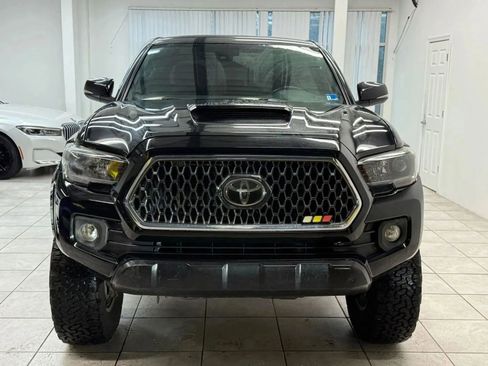 Used 2018 Toyota Tacoma TRD Sport AWD/4WD image 2
