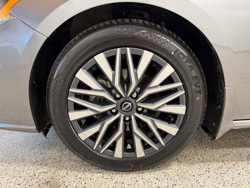 Used 2023 Nissan Altima 2.5 SV image 9