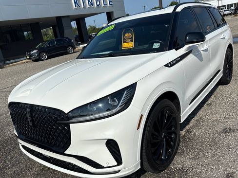 Used 2025 Lincoln Aviator Reserve AWD/4WD image 4
