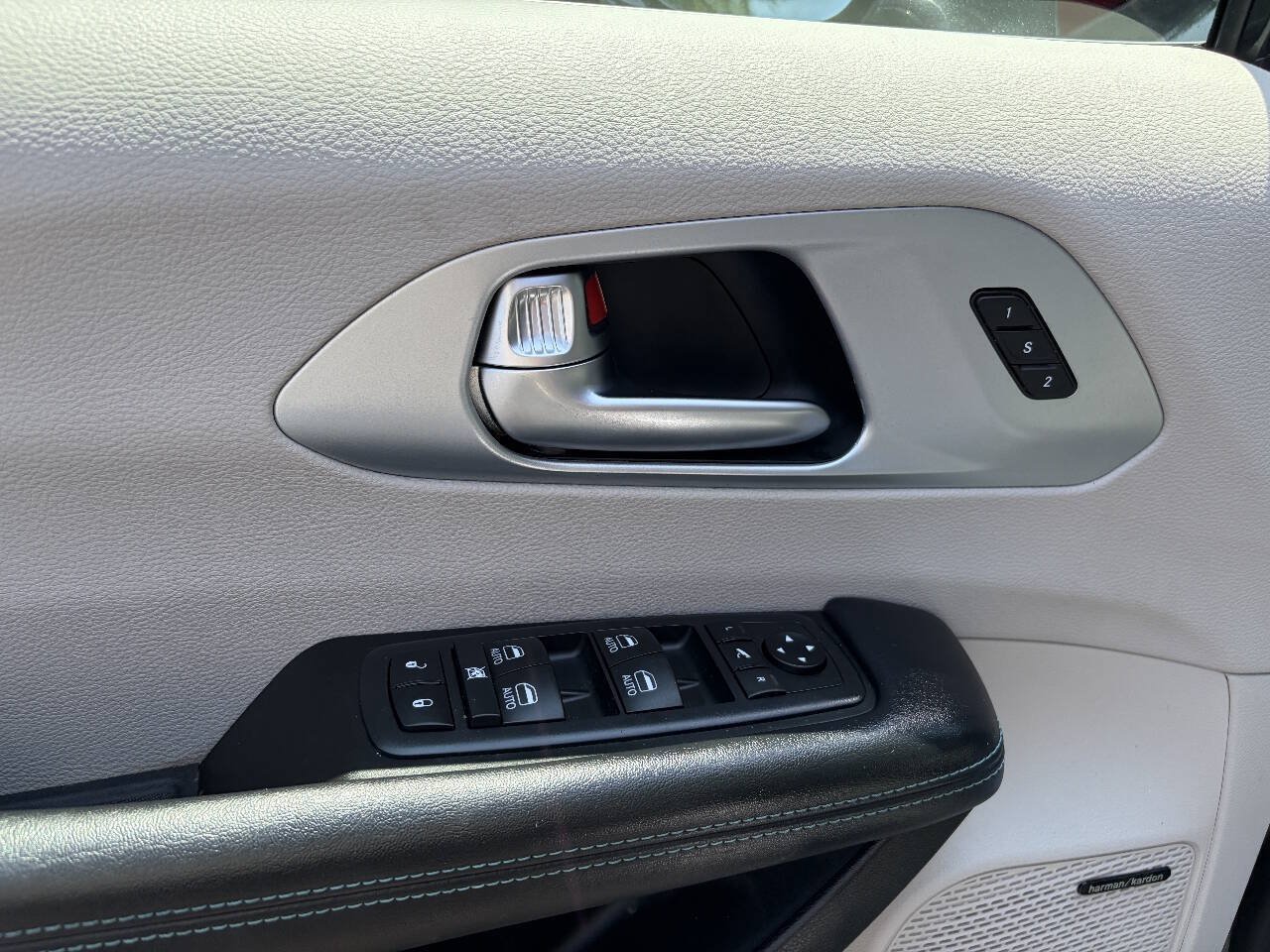 Used 2020 Chrysler Pacifica Limited FWD image 15