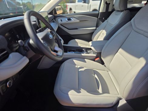 New 2026 Ford Explorer Active w/ Active Comfort Package RWD image 18