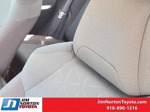 Used 2025 Toyota RAV4 XLE FWD image 16