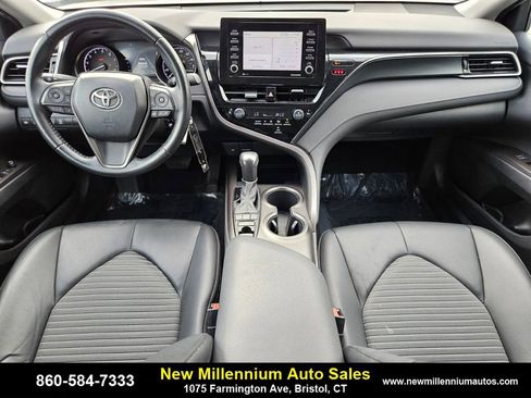 Used 2022 Toyota Camry SE image 12