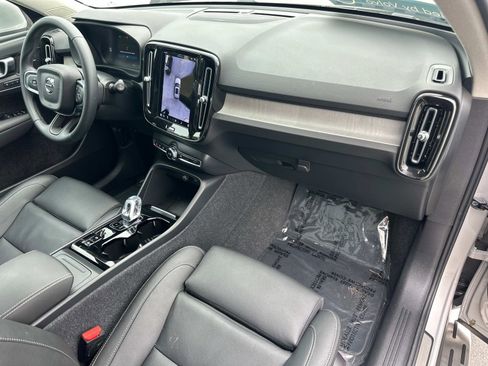 Certified 2024 Volvo XC40 B5 Ultimate w/ Climate Package image 26