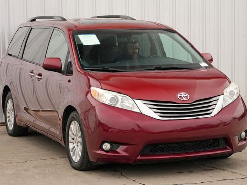 Used 2016 Toyota Sienna XLE image 50