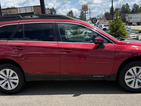 Used 2019 Subaru Outback 2.5i Premium AWD/4WD image 4